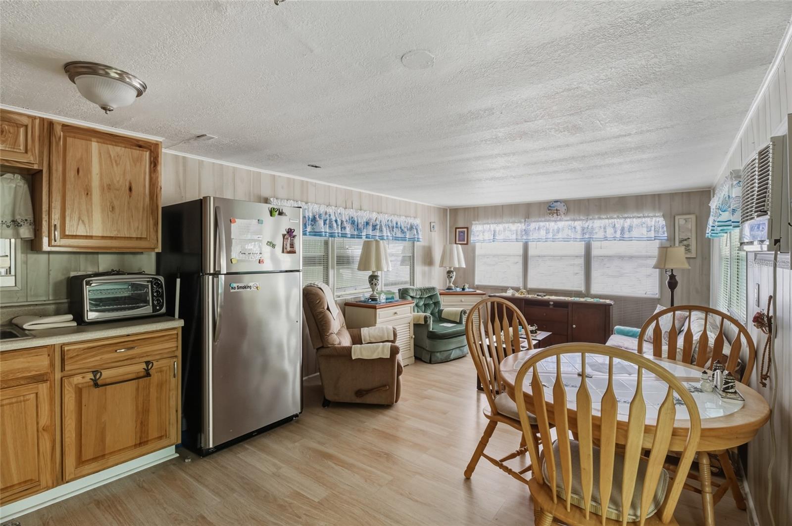 Listing photo id 12 for 12766 Seminole Boulevard 3