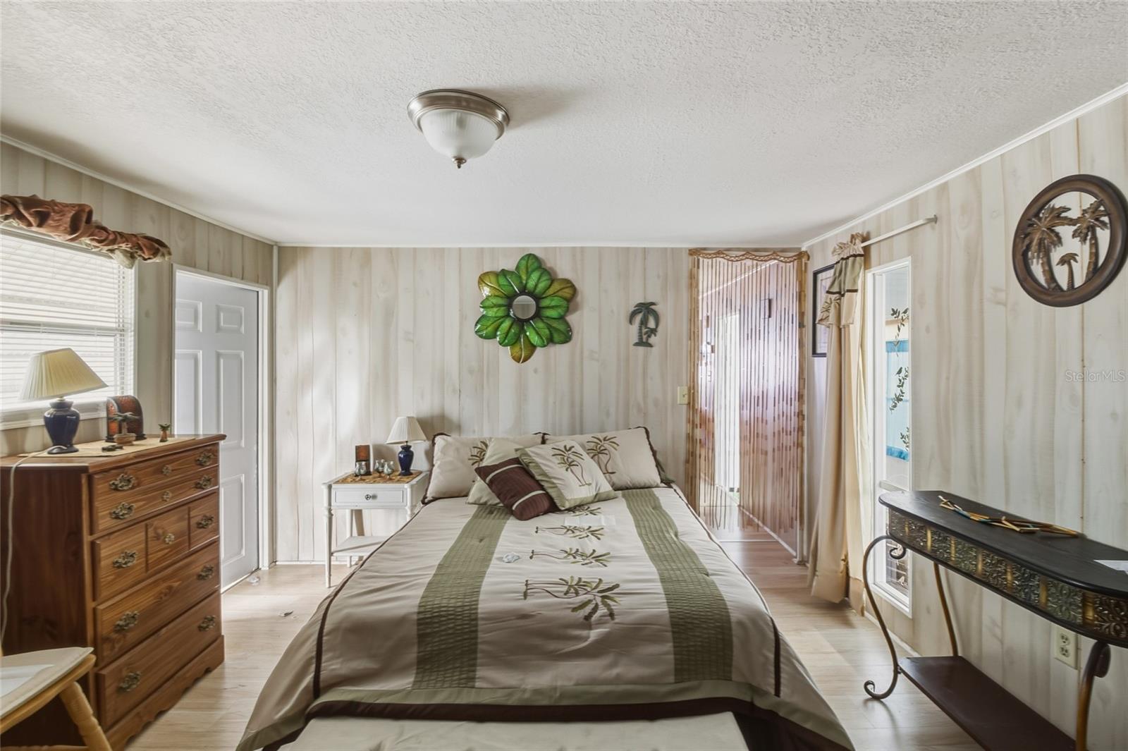 Listing photo id 14 for 12766 Seminole Boulevard 3