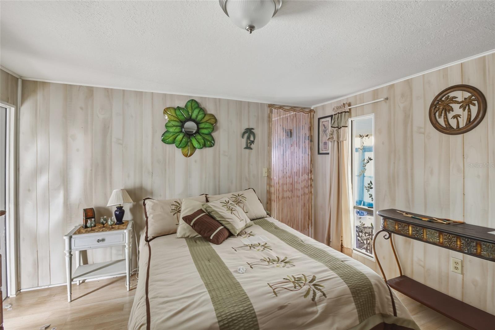 Listing photo id 15 for 12766 Seminole Boulevard 3