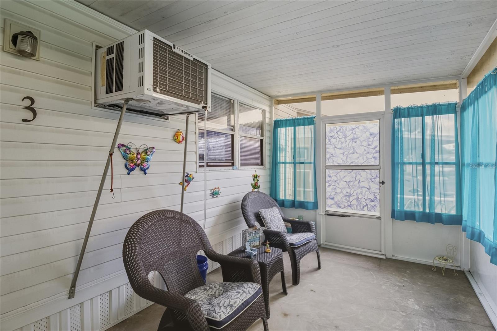 Listing photo id 20 for 12766 Seminole Boulevard 3