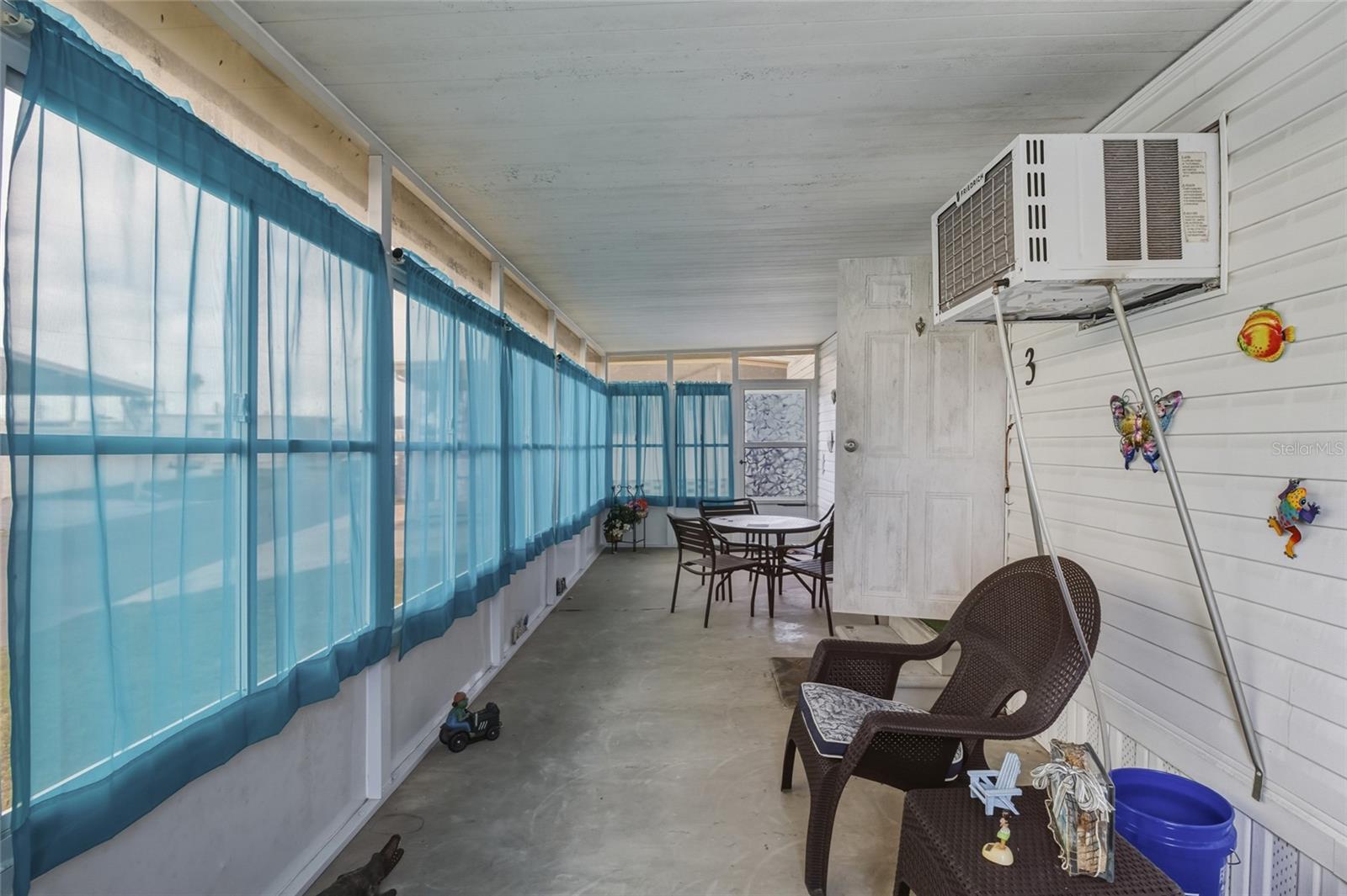 Listing photo id 21 for 12766 Seminole Boulevard 3