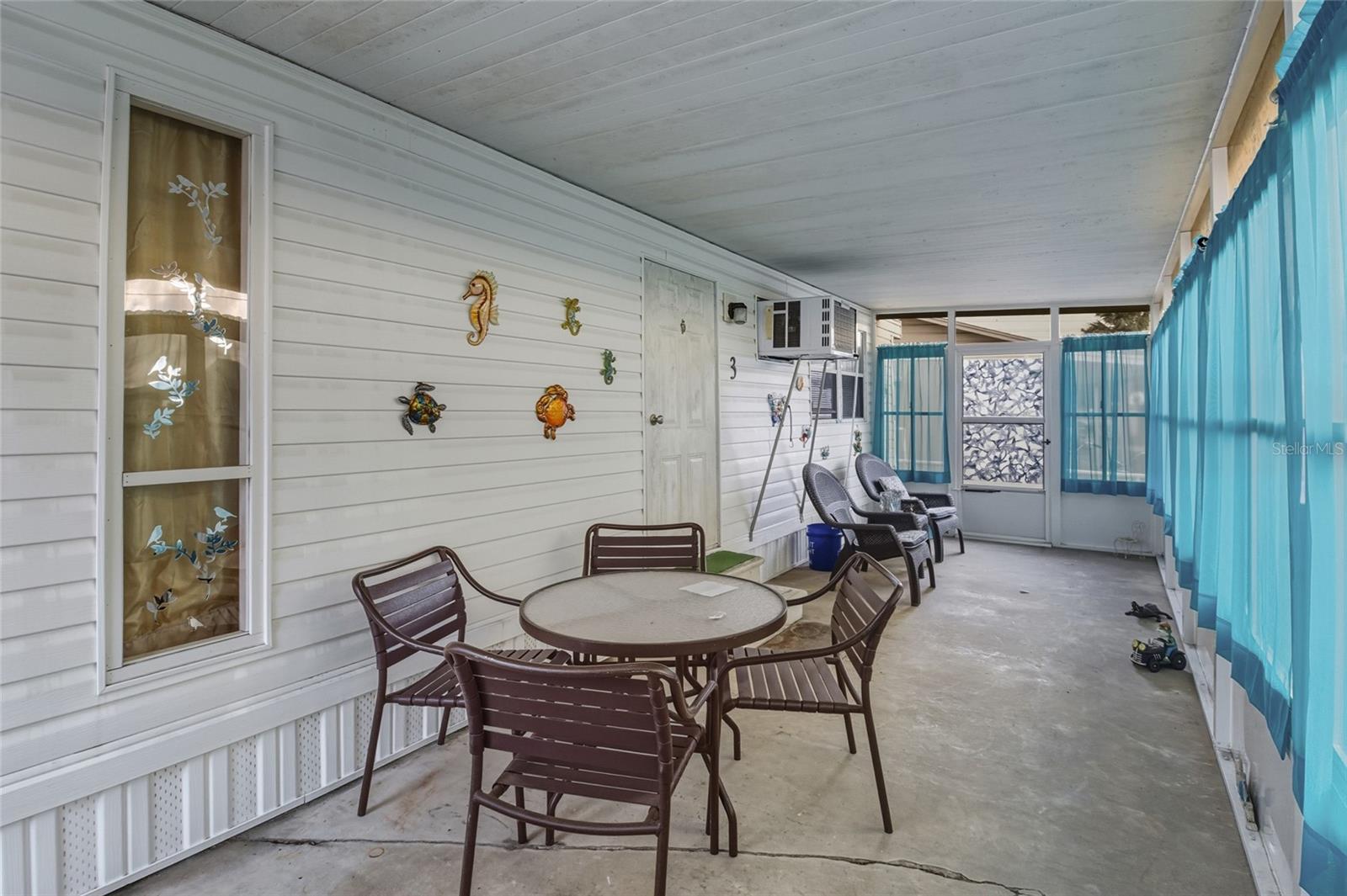 Listing photo id 24 for 12766 Seminole Boulevard 3