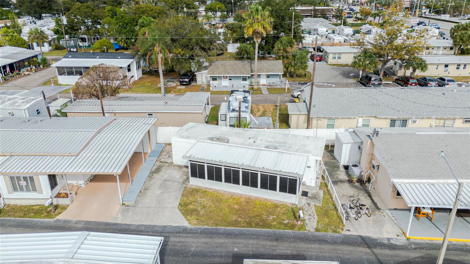 Listing photo id 28 for 12766 Seminole Boulevard 3