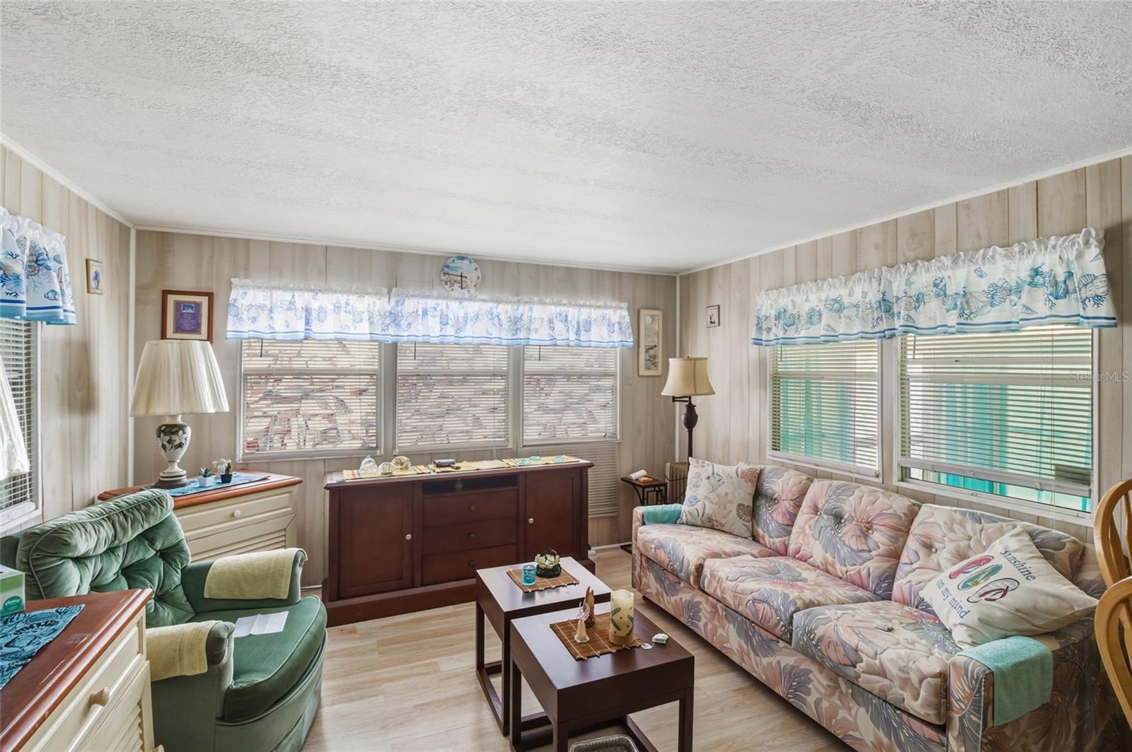 Listing photo id 6 for 12766 Seminole Boulevard 3