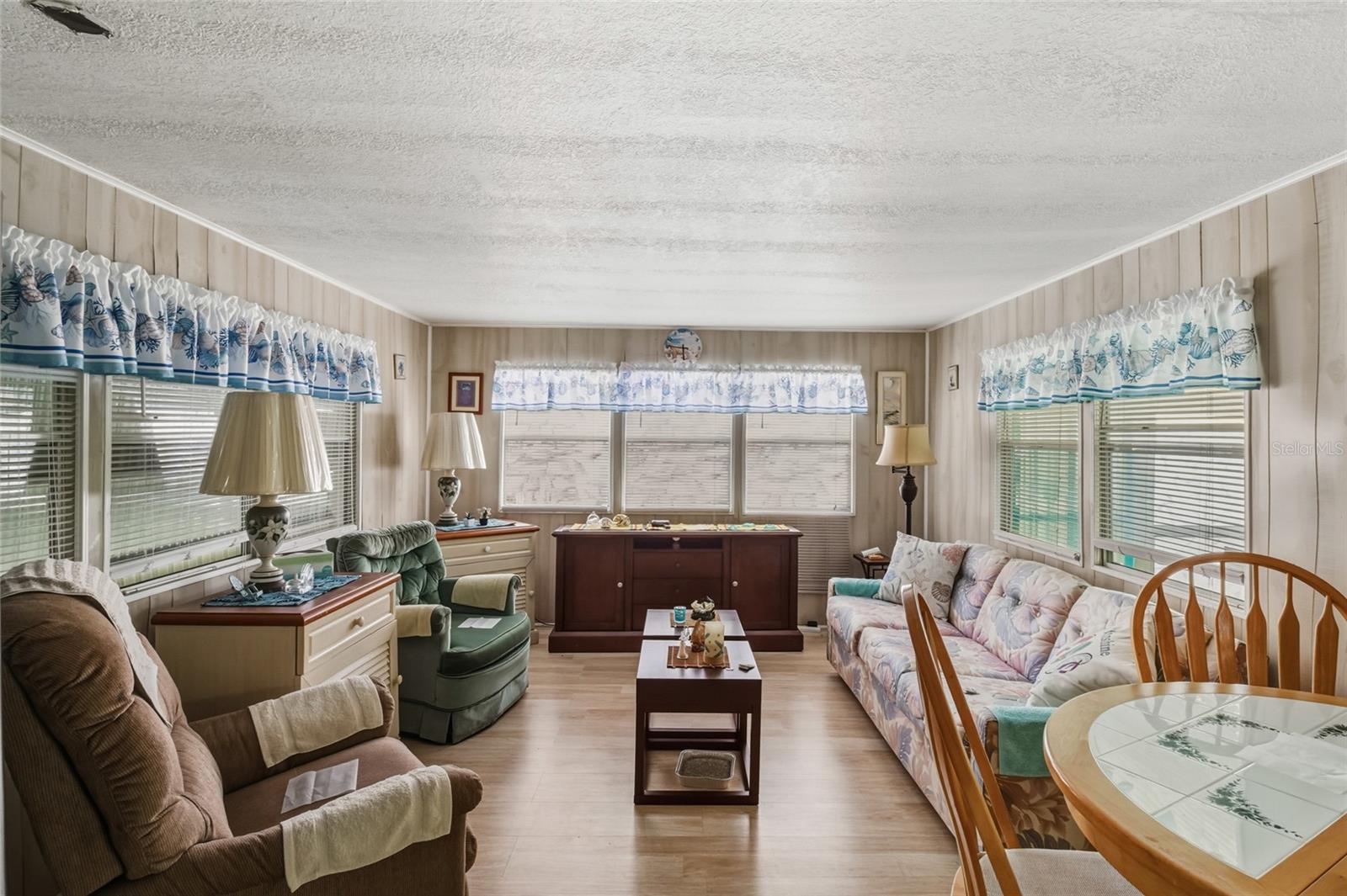 Listing photo id 7 for 12766 Seminole Boulevard 3