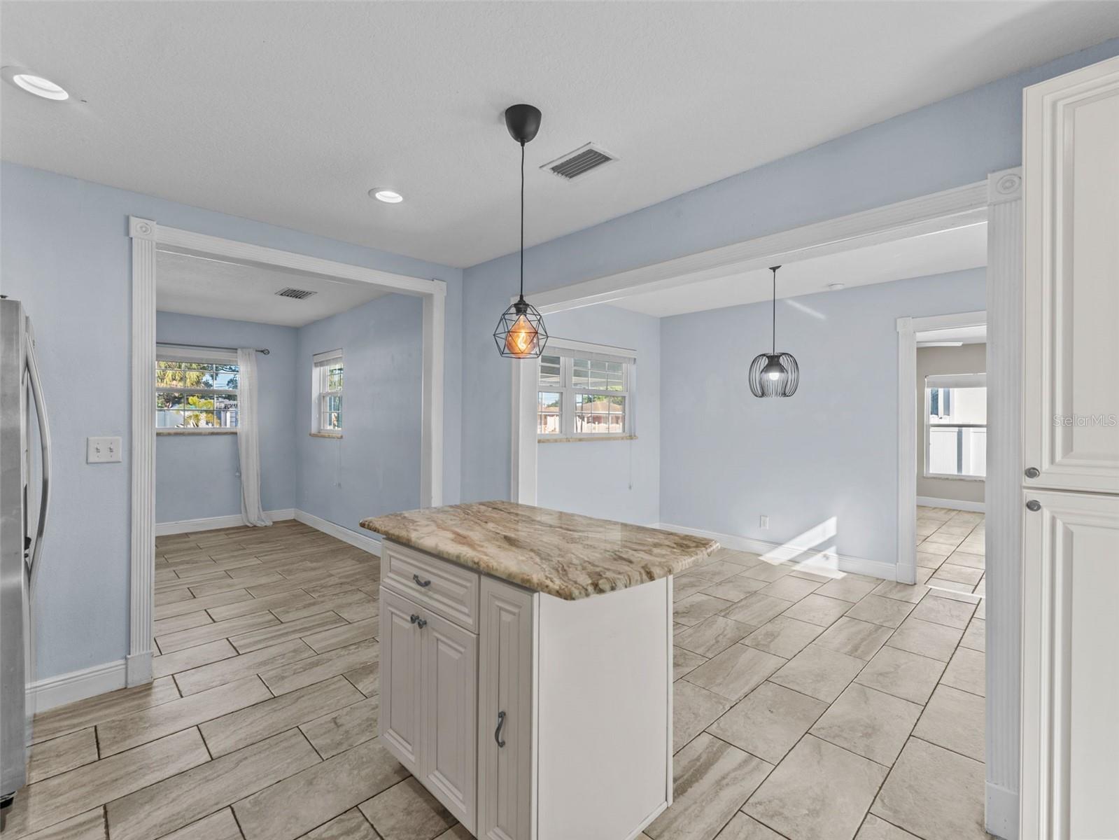 Image 10 of 38 For 2924 Dewey Street