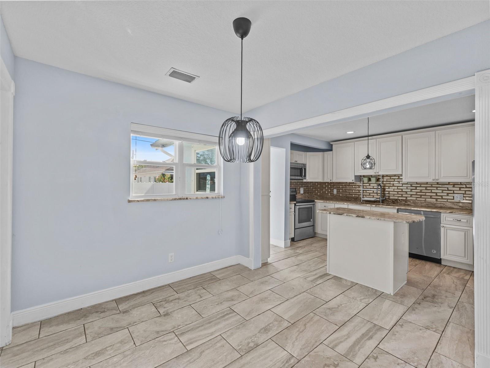 Image 11 of 38 For 2924 Dewey Street