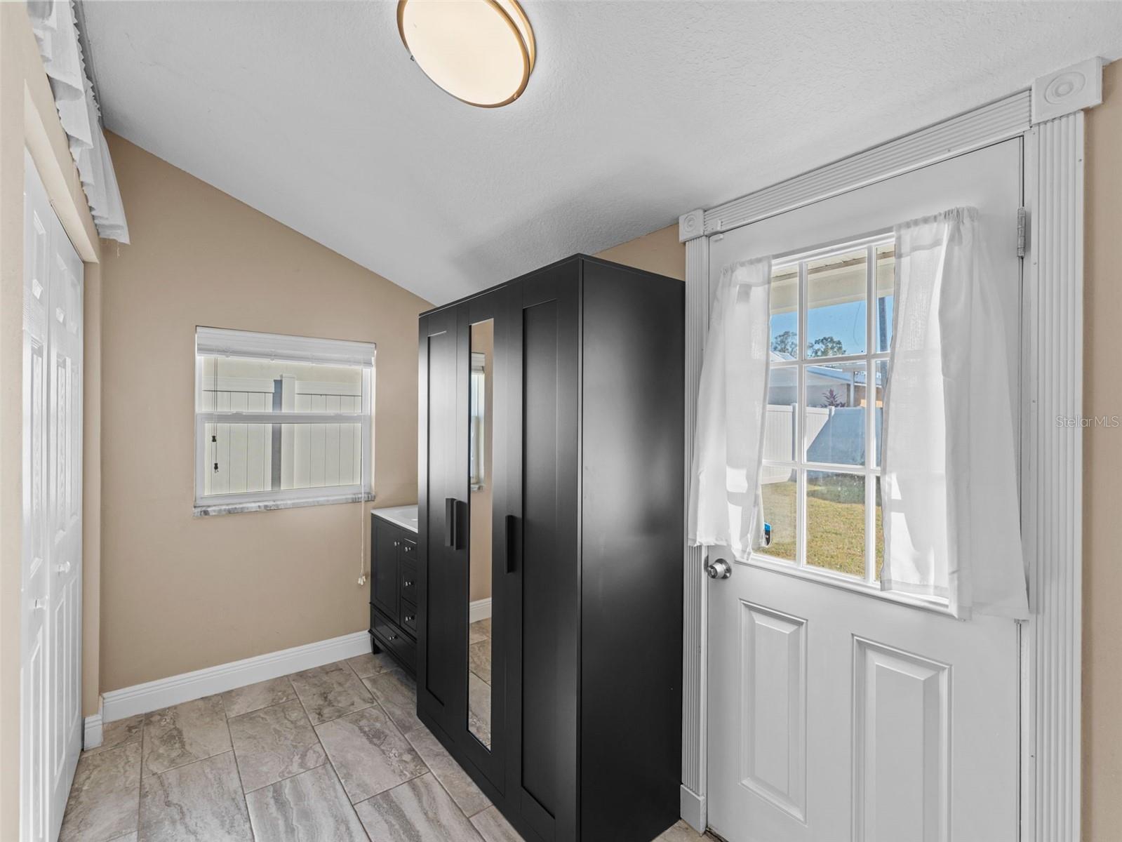 Image 16 of 38 For 2924 Dewey Street