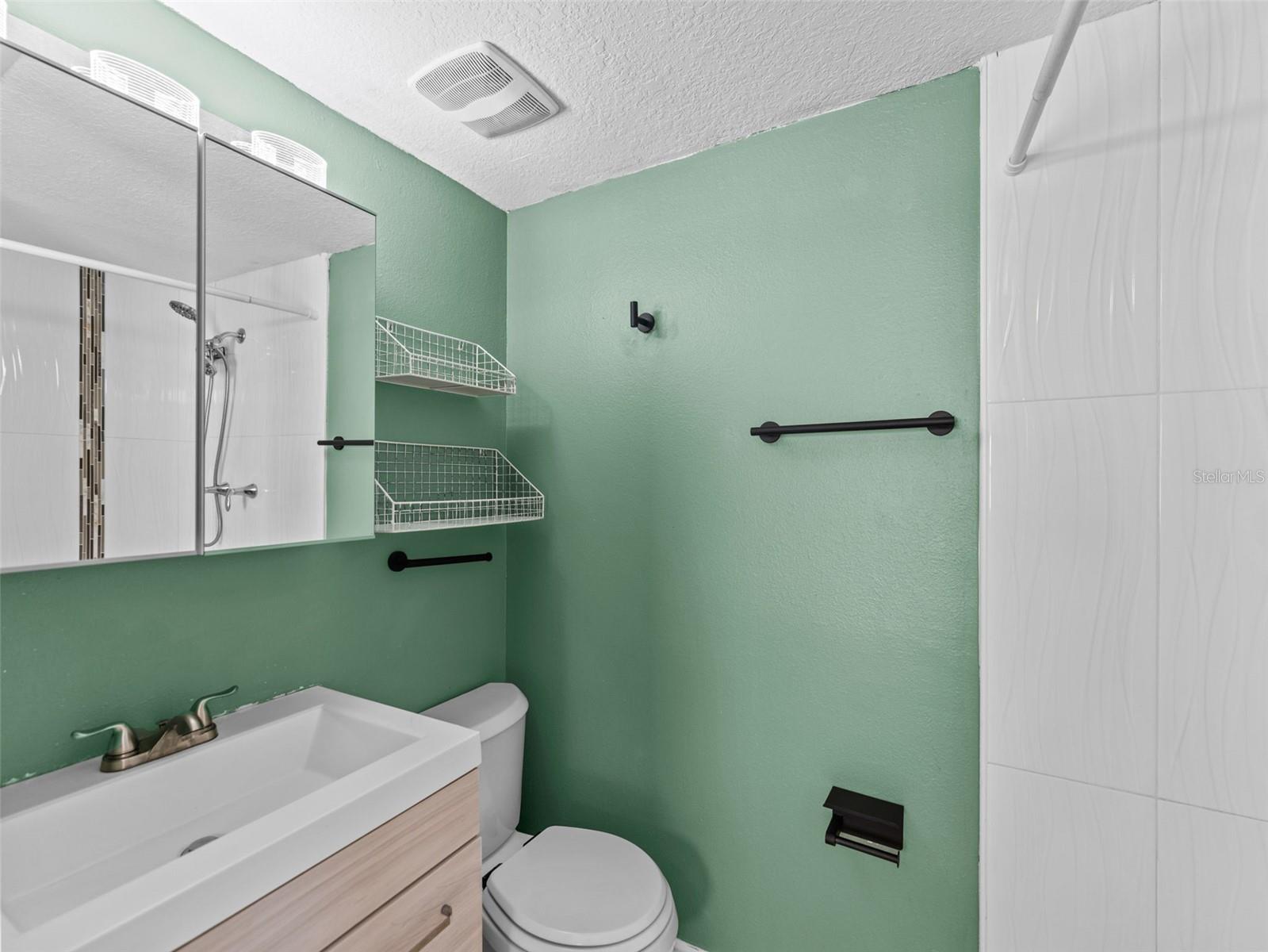 Image 18 of 38 For 2924 Dewey Street