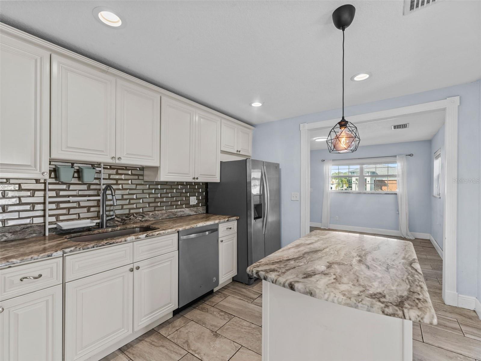 Image 6 of 38 For 2924 Dewey Street