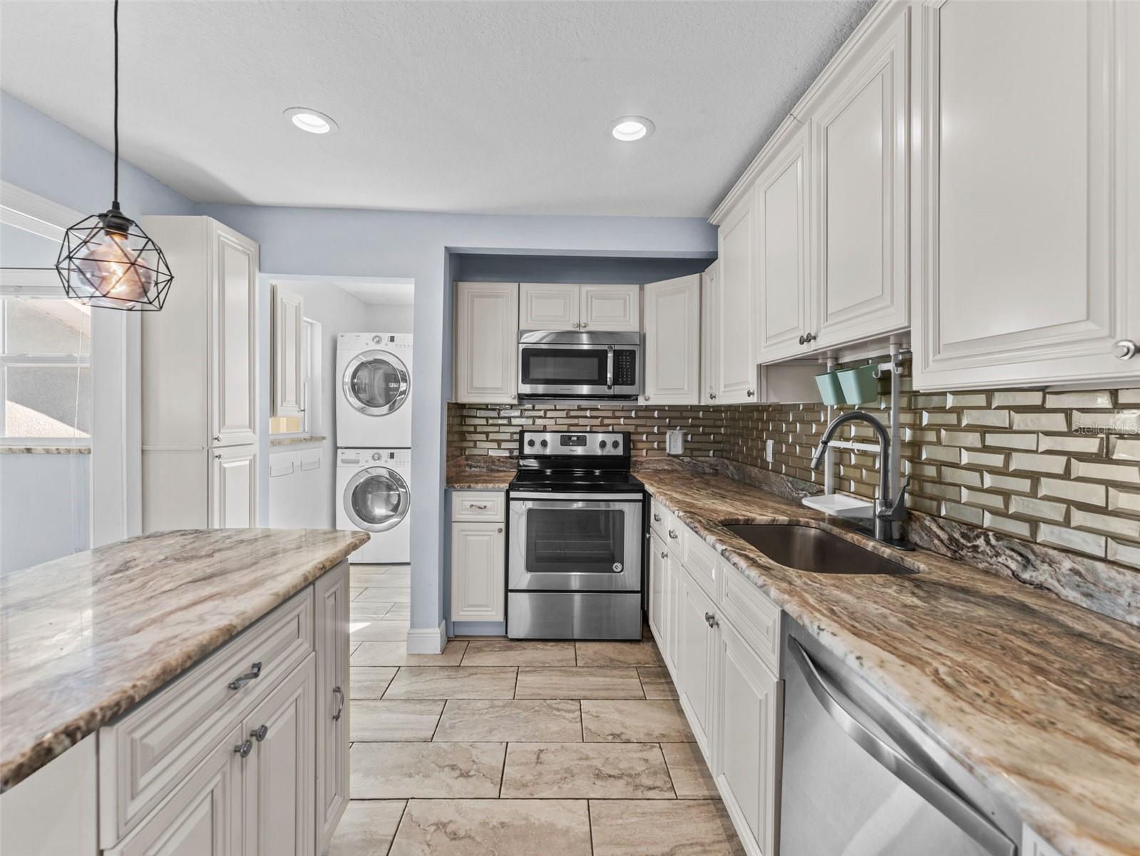 Image 9 of 38 For 2924 Dewey Street