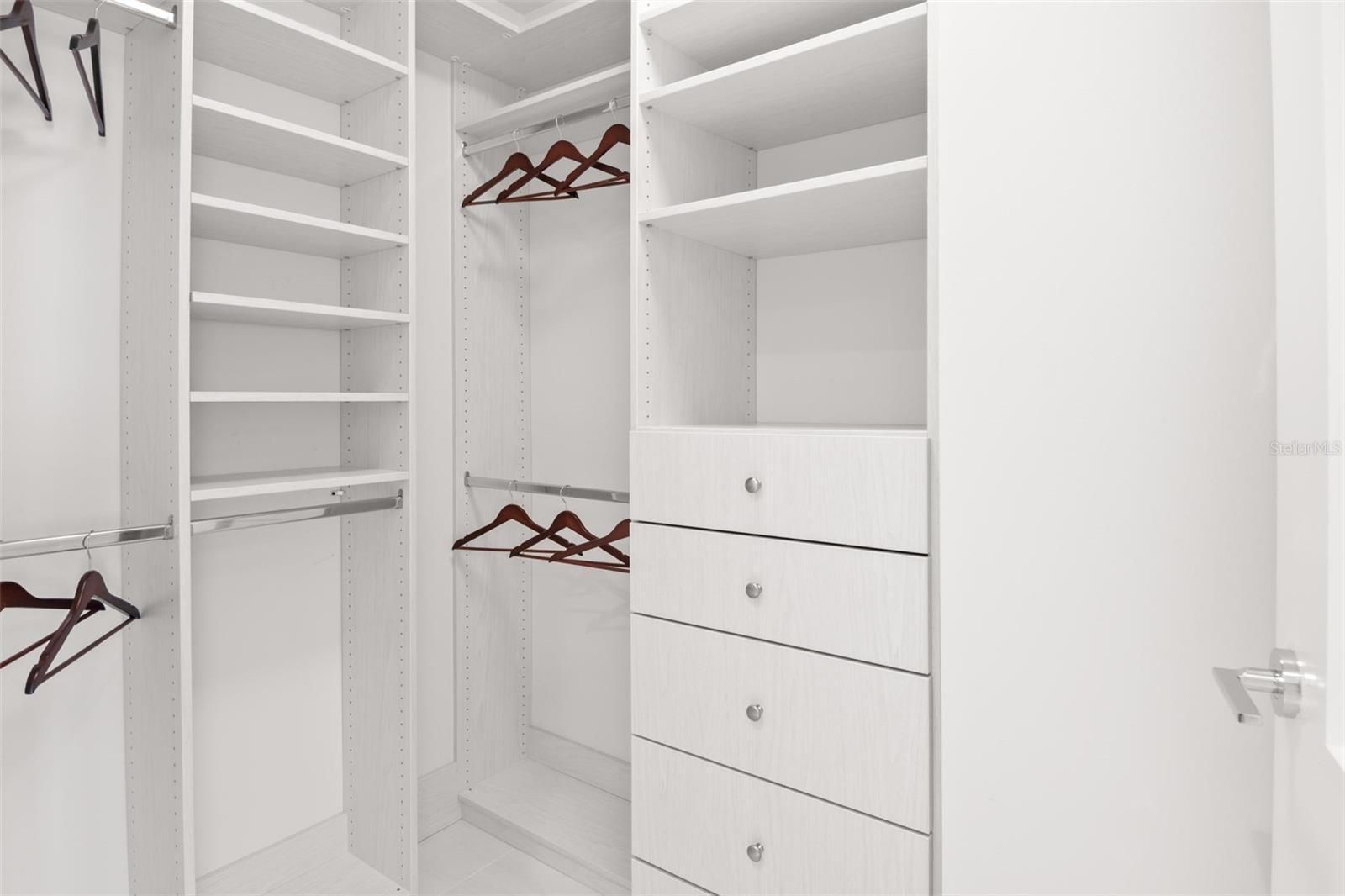 Image 17 of 33 For 301 1st Street S 2402