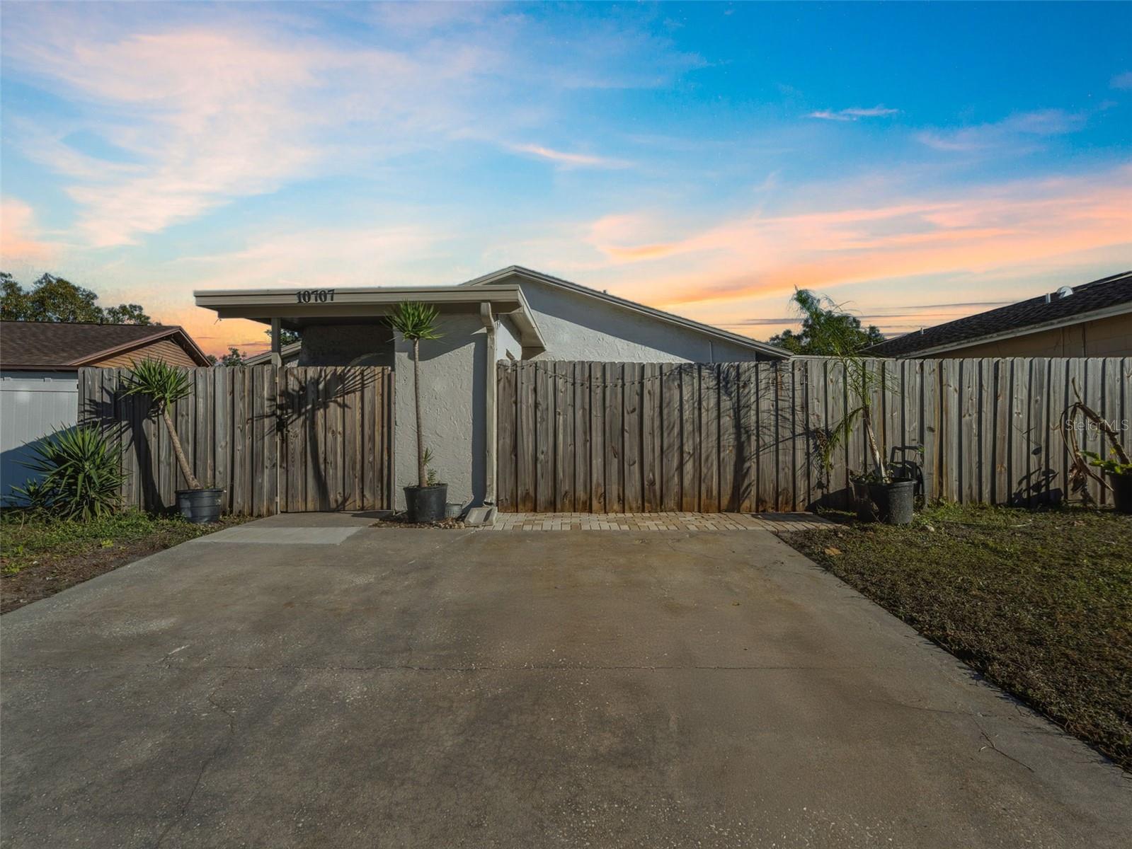 Details for 10707 Crowngate Lane, TAMPA, FL 33624