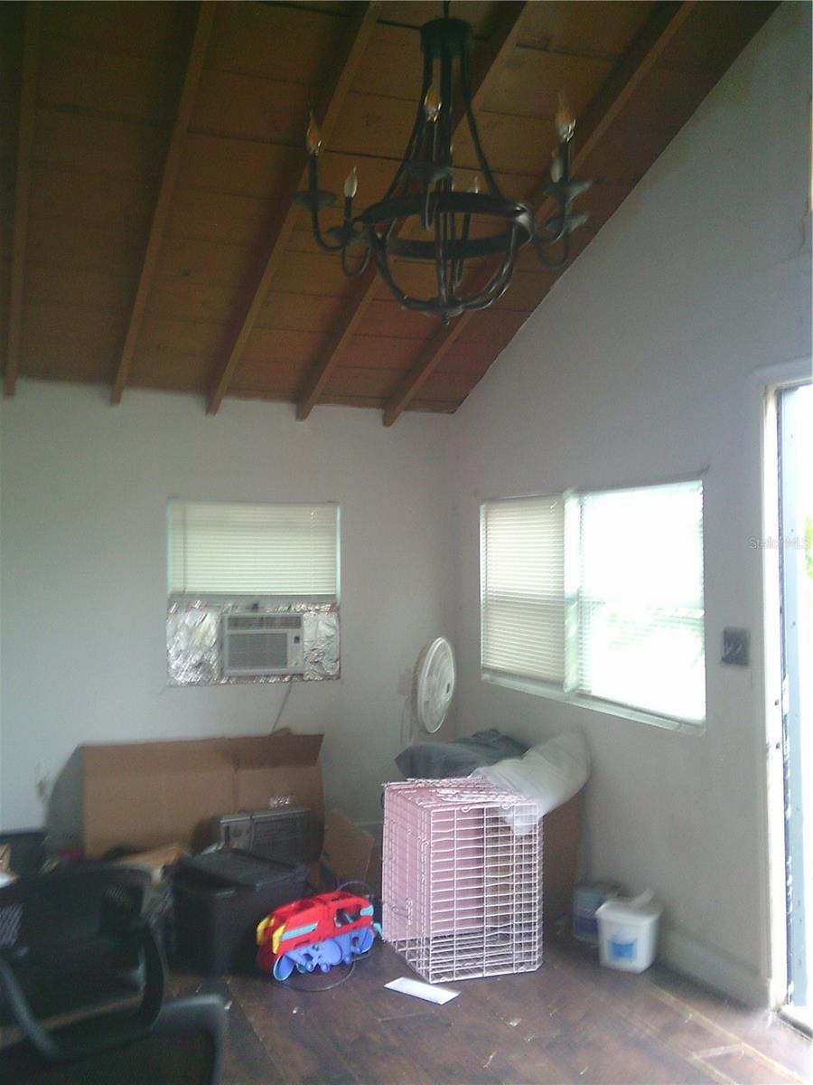 Listing photo id 21 for 11951 Wichers Lane