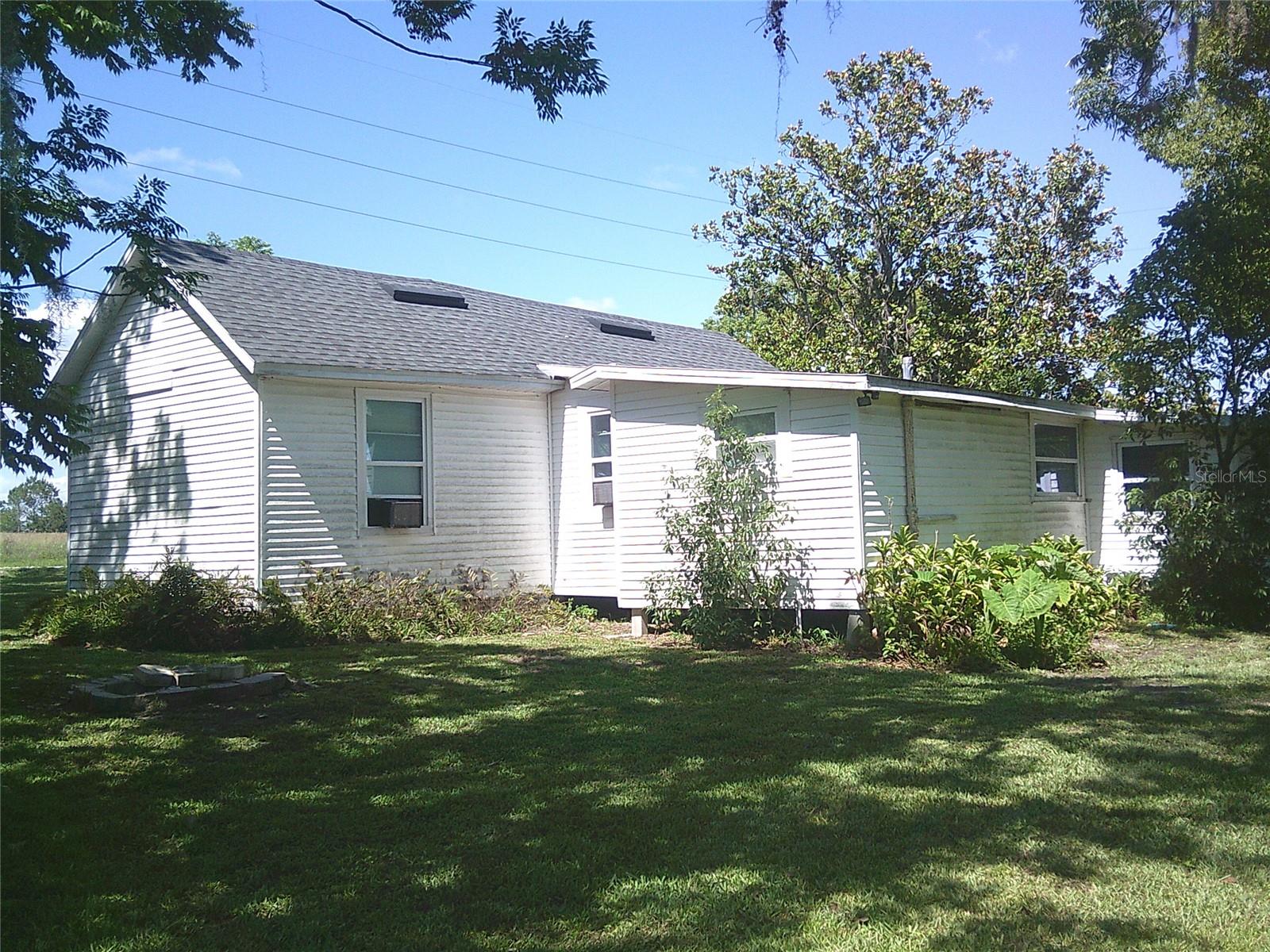 Listing photo id 6 for 11951 Wichers Lane