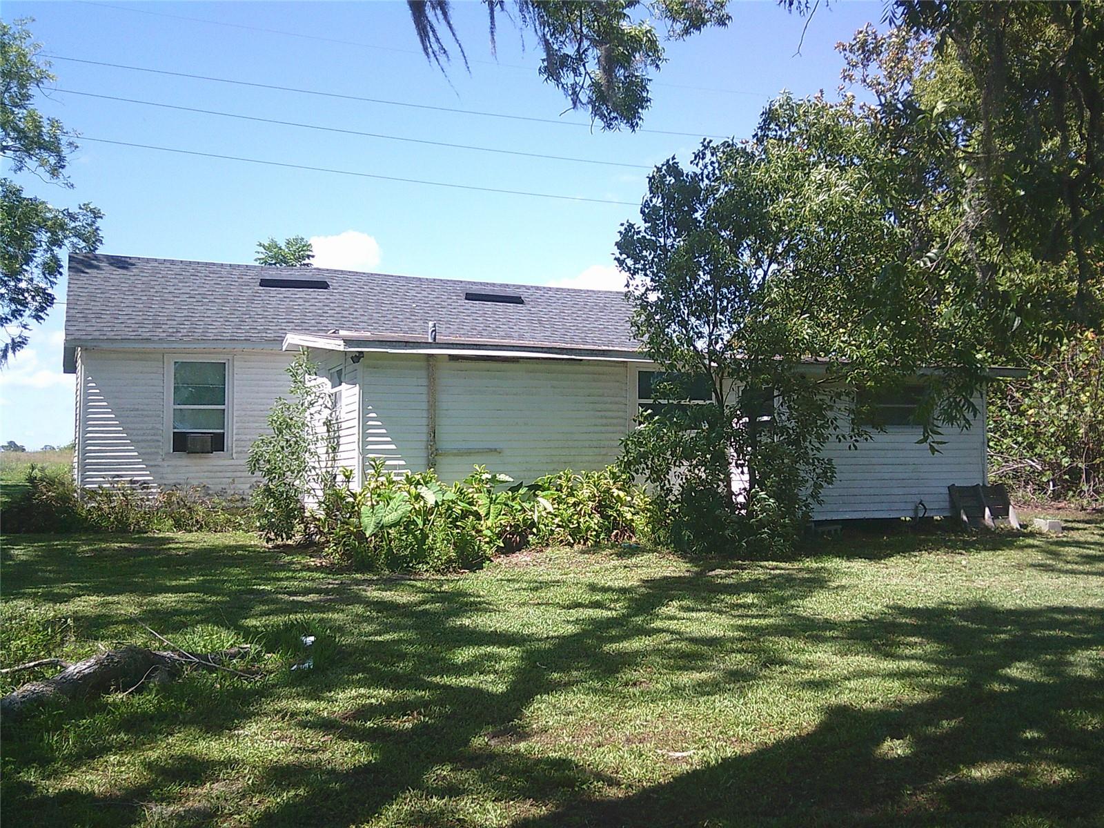 Listing photo id 7 for 11951 Wichers Lane