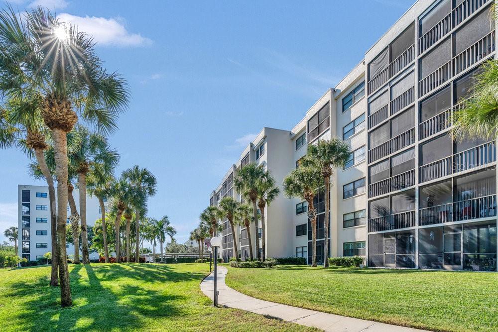 Image 46 of 58 For 1328 Pasadena Avenue S 308