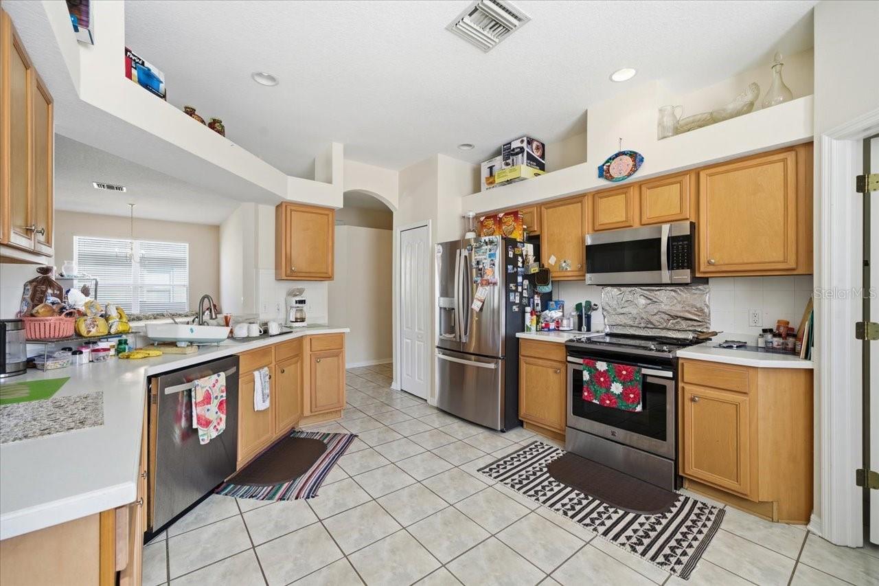 Image 12 of 38 For 18425 Cypress Bay Parkway