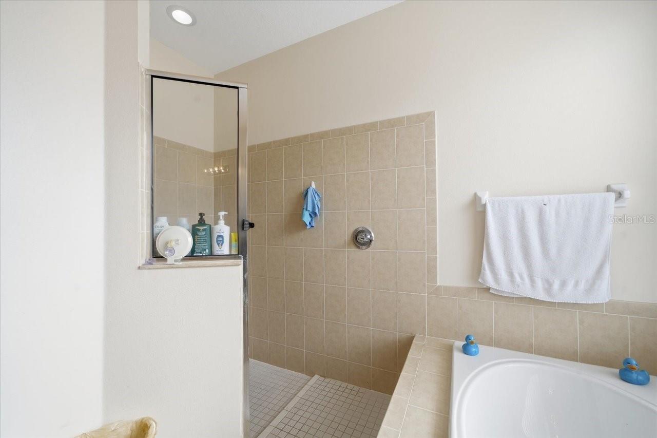 Image 19 of 38 For 18425 Cypress Bay Parkway