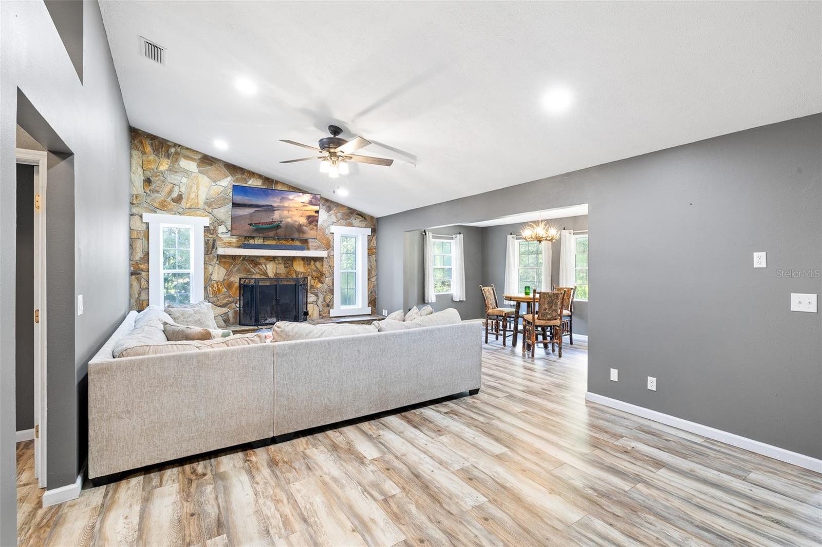 Image 17 of 67 For 11311 40th Street Road