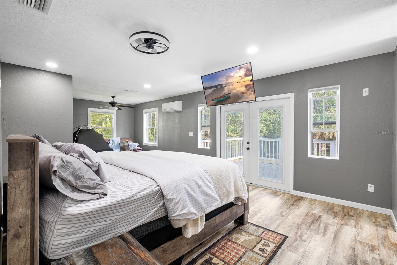 Image 24 of 67 For 11311 40th Street Road