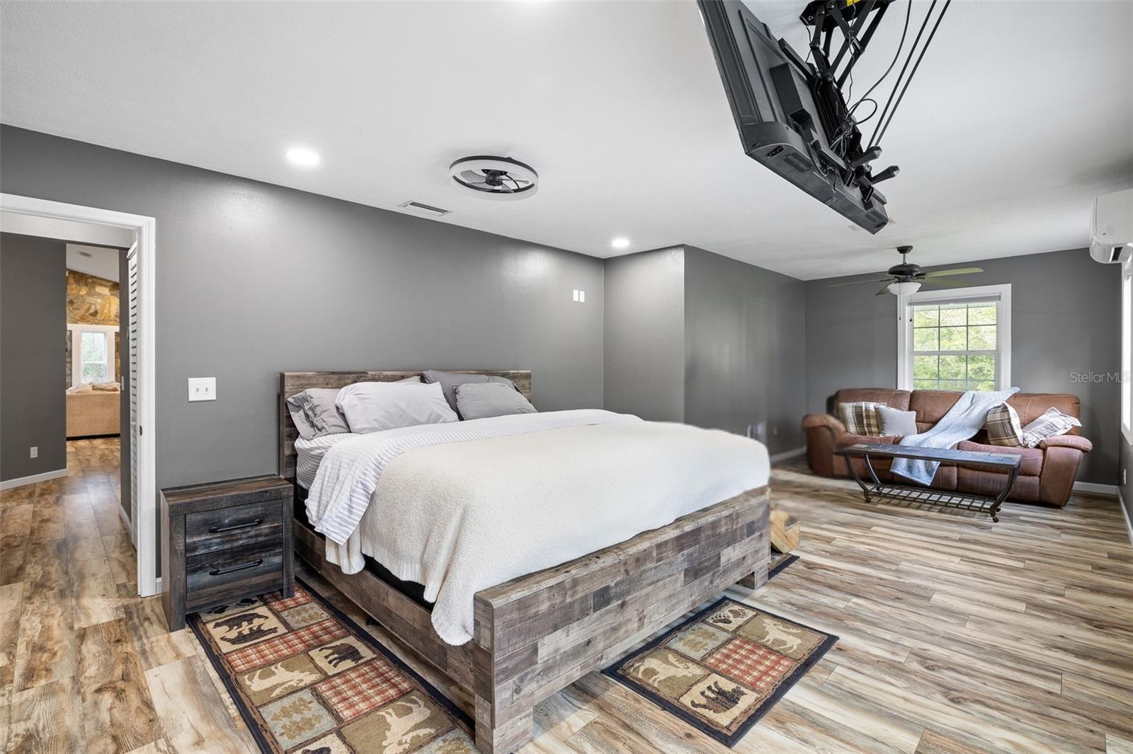 Image 26 of 67 For 11311 40th Street Road