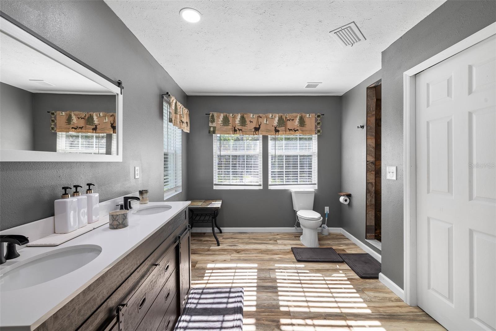 Image 29 of 67 For 11311 40th Street Road