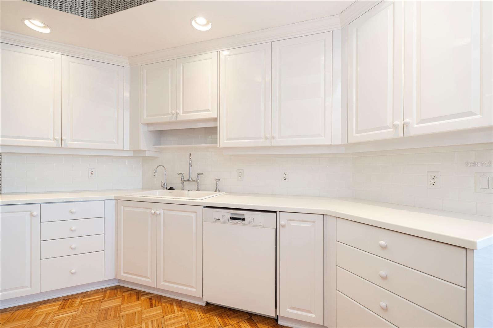 Image 20 of 58 For 2 Seaside Lane 103