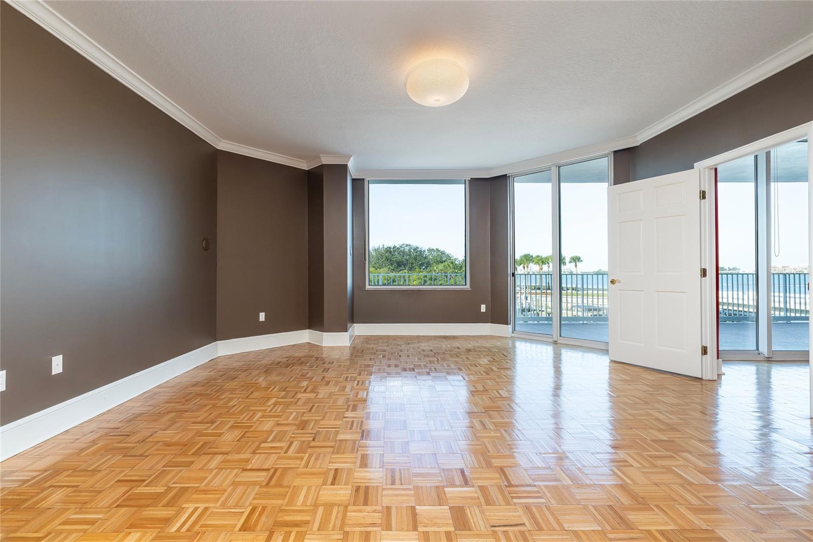 Image 25 of 58 For 2 Seaside Lane 103