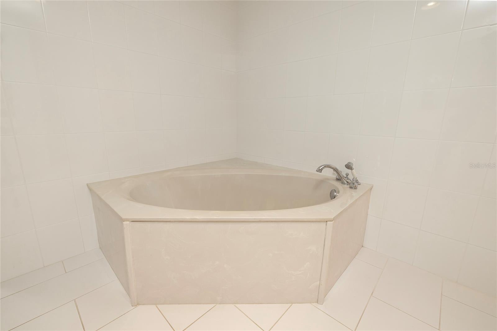 Image 33 of 58 For 2 Seaside Lane 103