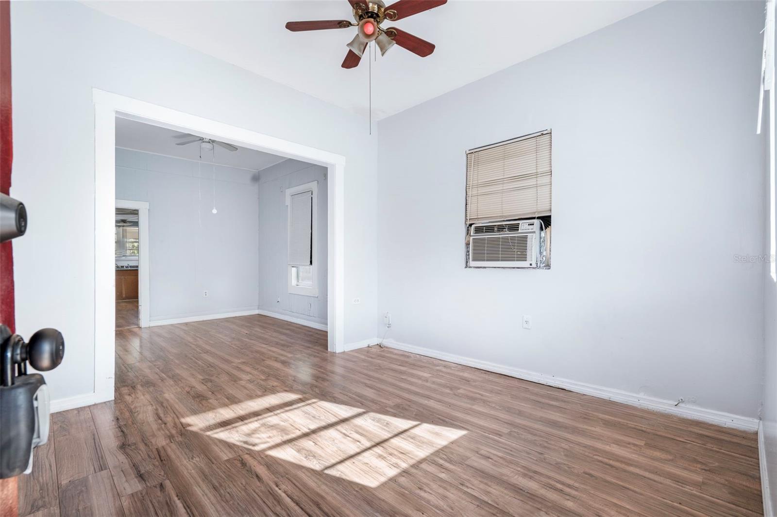 Image 5 of 33 For 2119 Chestnut Street