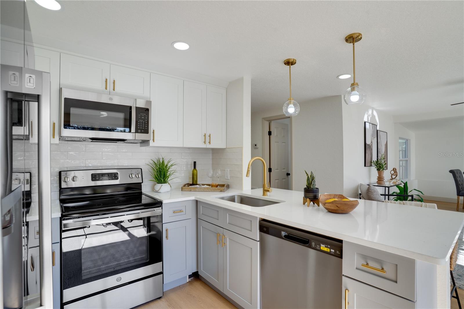 Image 11 of 32 For 10333 108th Avenue