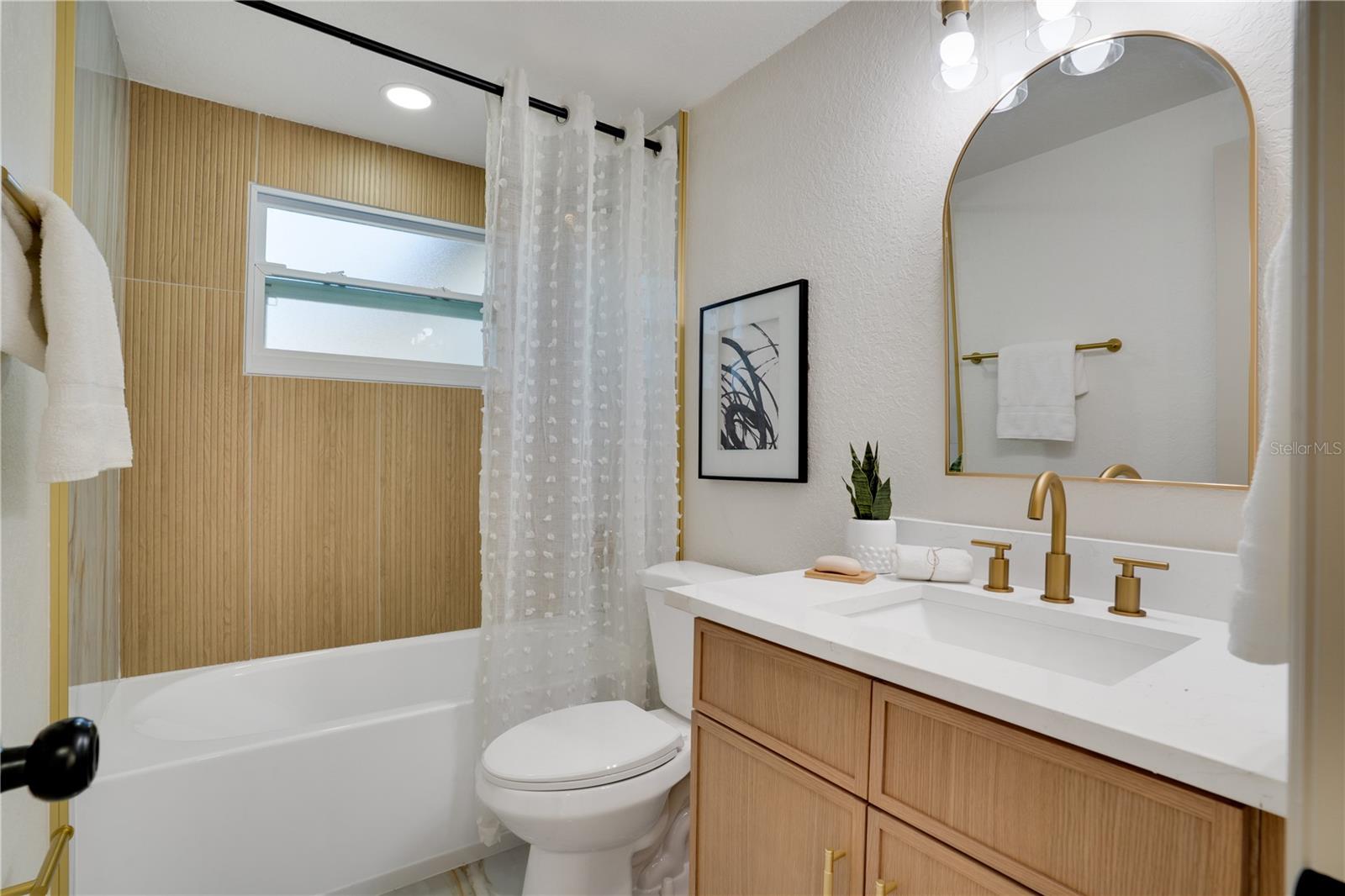 Image 19 of 32 For 10333 108th Avenue