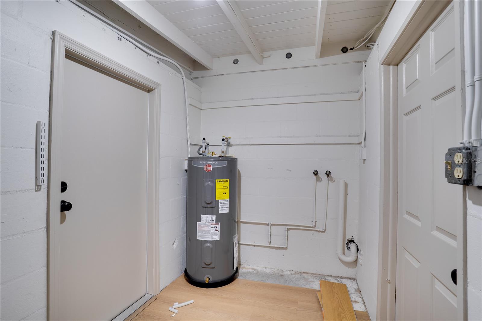 Image 20 of 32 For 10333 108th Avenue