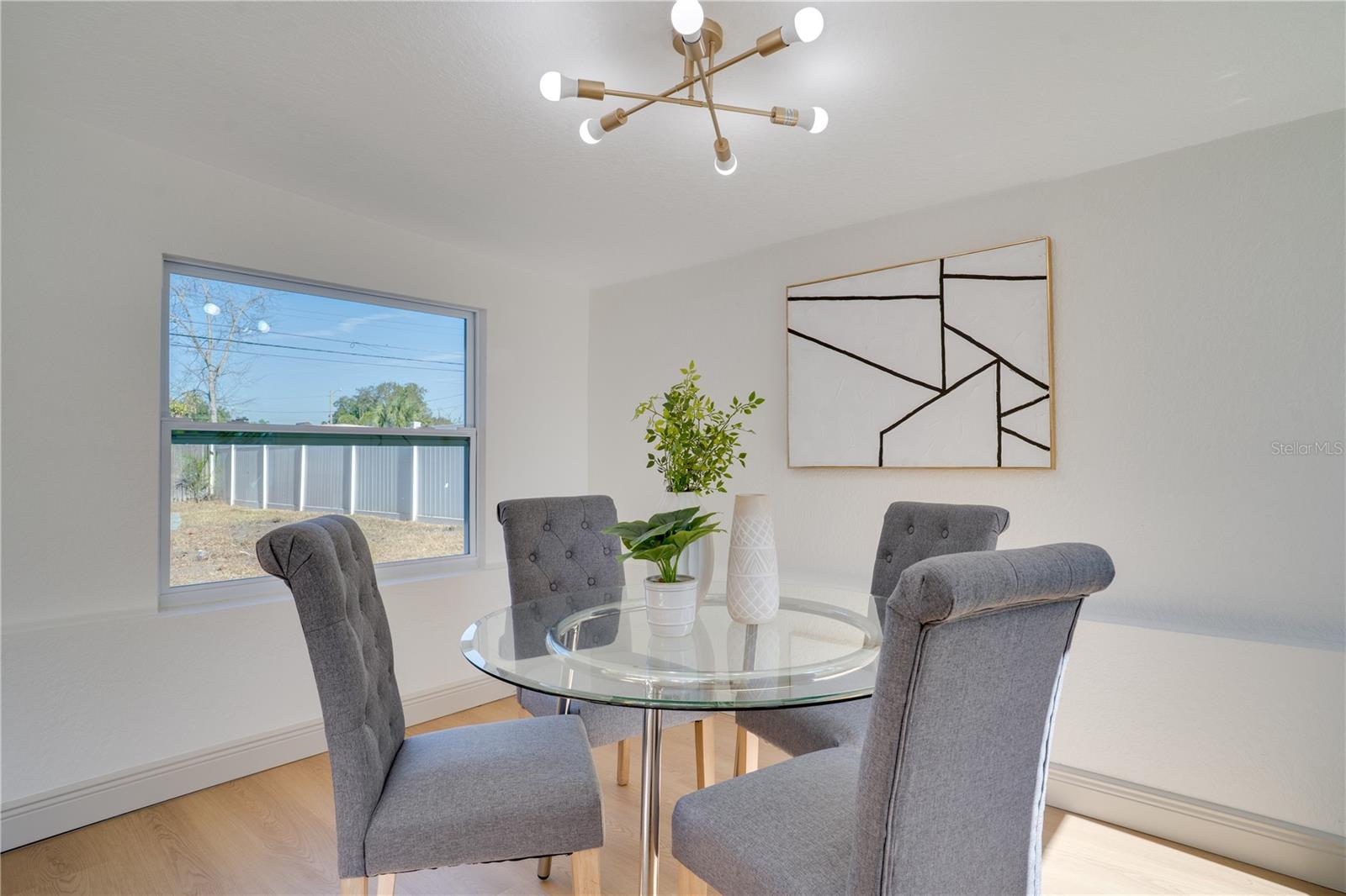 Image 7 of 32 For 10333 108th Avenue