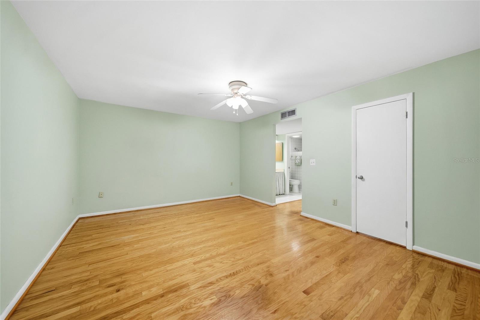 Image 23 of 56 For 4129 Northmeadow Circle