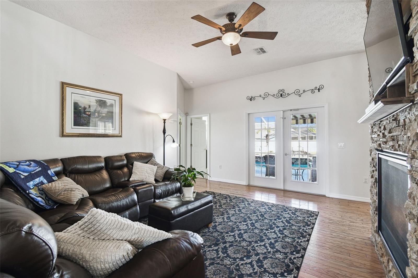 Image 14 of 94 For 7904 Portrait Court