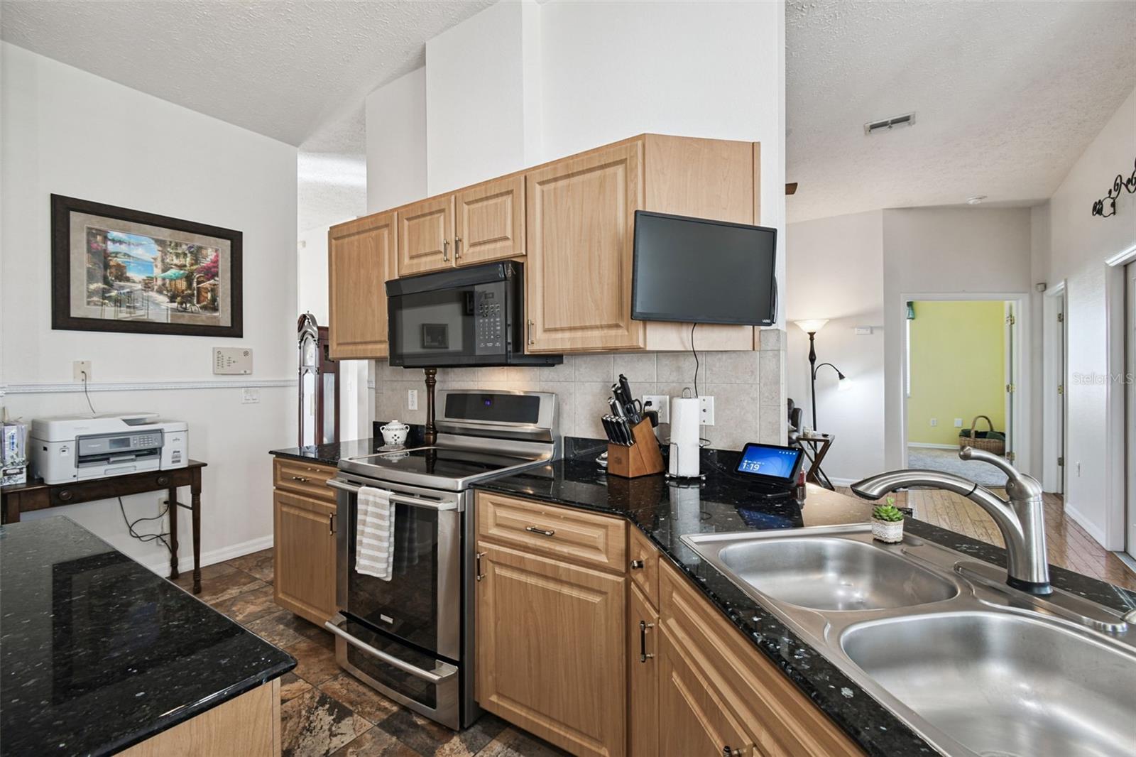 Image 37 of 94 For 7904 Portrait Court