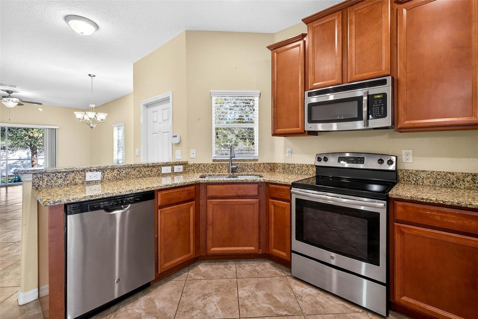 Listing photo id 12 for 31253 Claridge Place