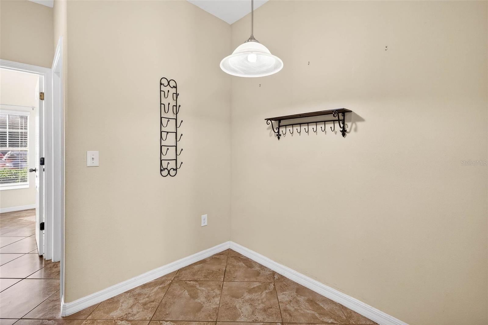 Listing photo id 14 for 31253 Claridge Place