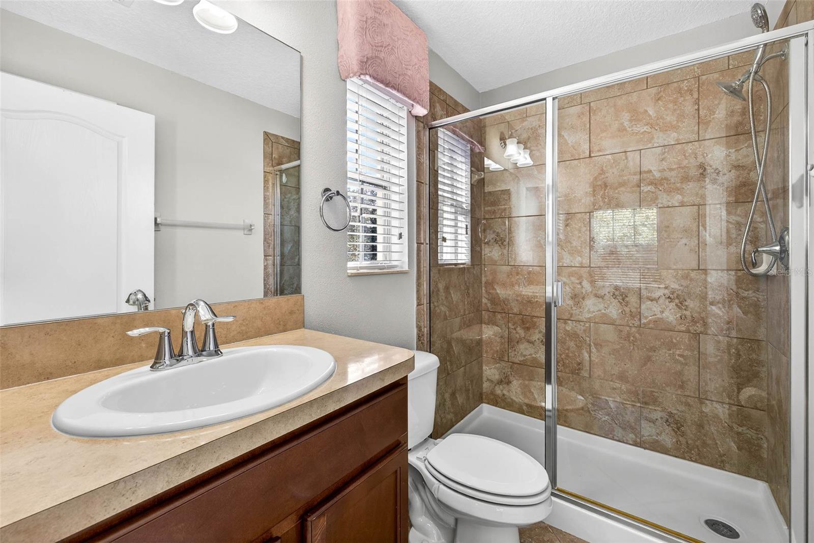 Listing photo id 25 for 31253 Claridge Place