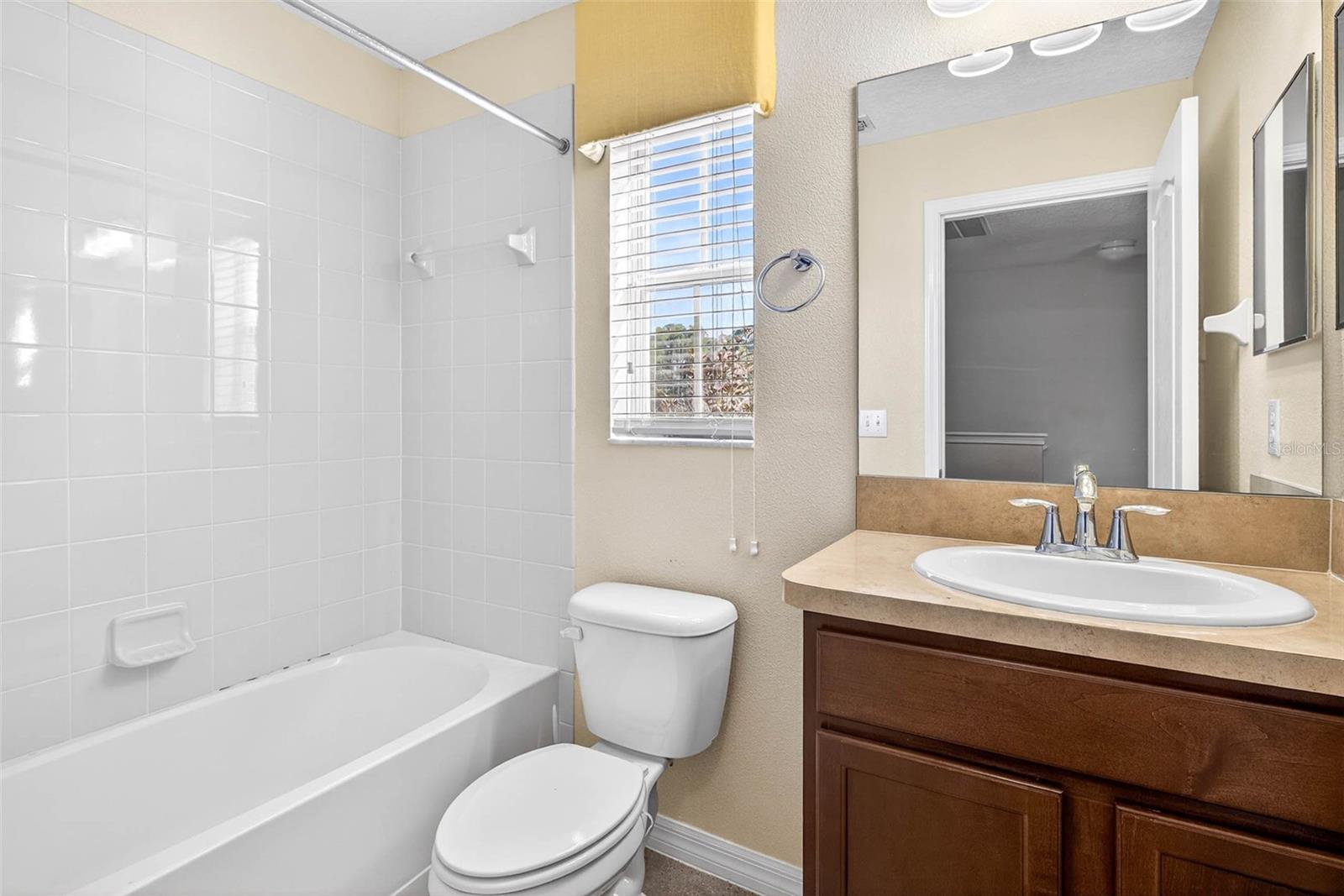 Listing photo id 30 for 31253 Claridge Place