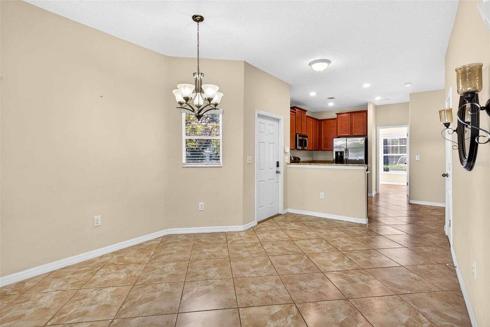 Listing photo id 4 for 31253 Claridge Place