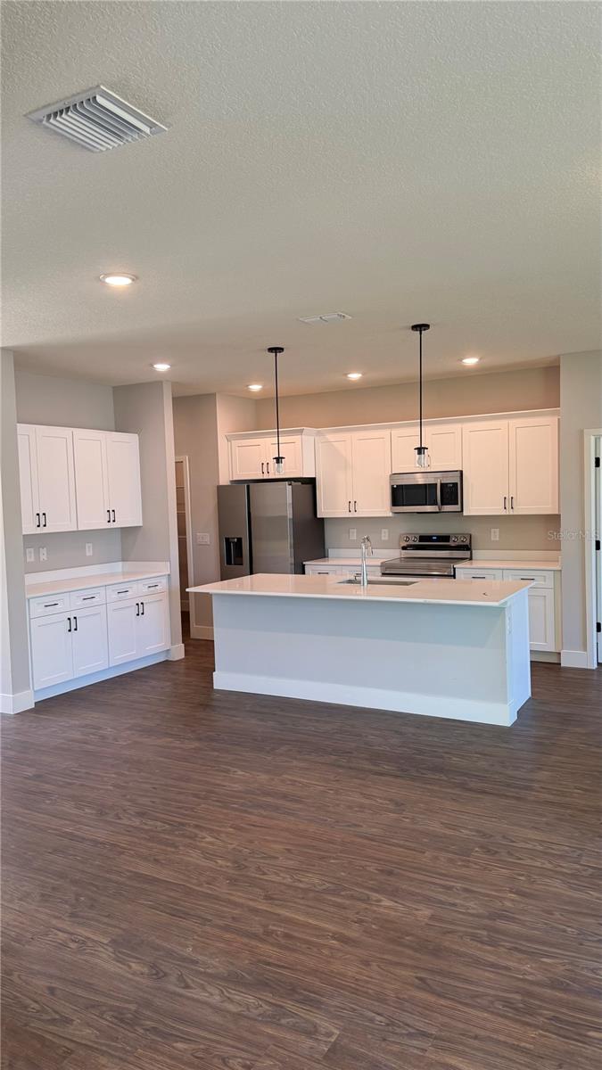 Listing photo id 1 for 76 Boston Lane