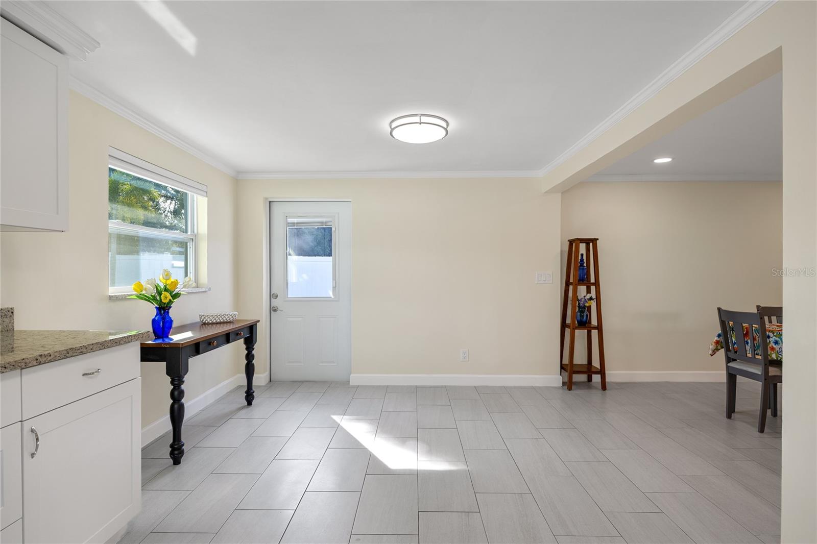 Listing photo id 14 for 9203 51st Street N