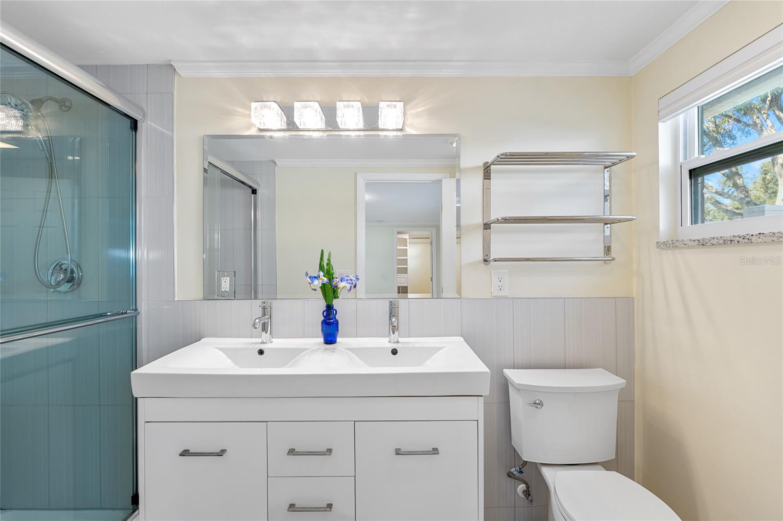 Listing photo id 17 for 9203 51st Street N