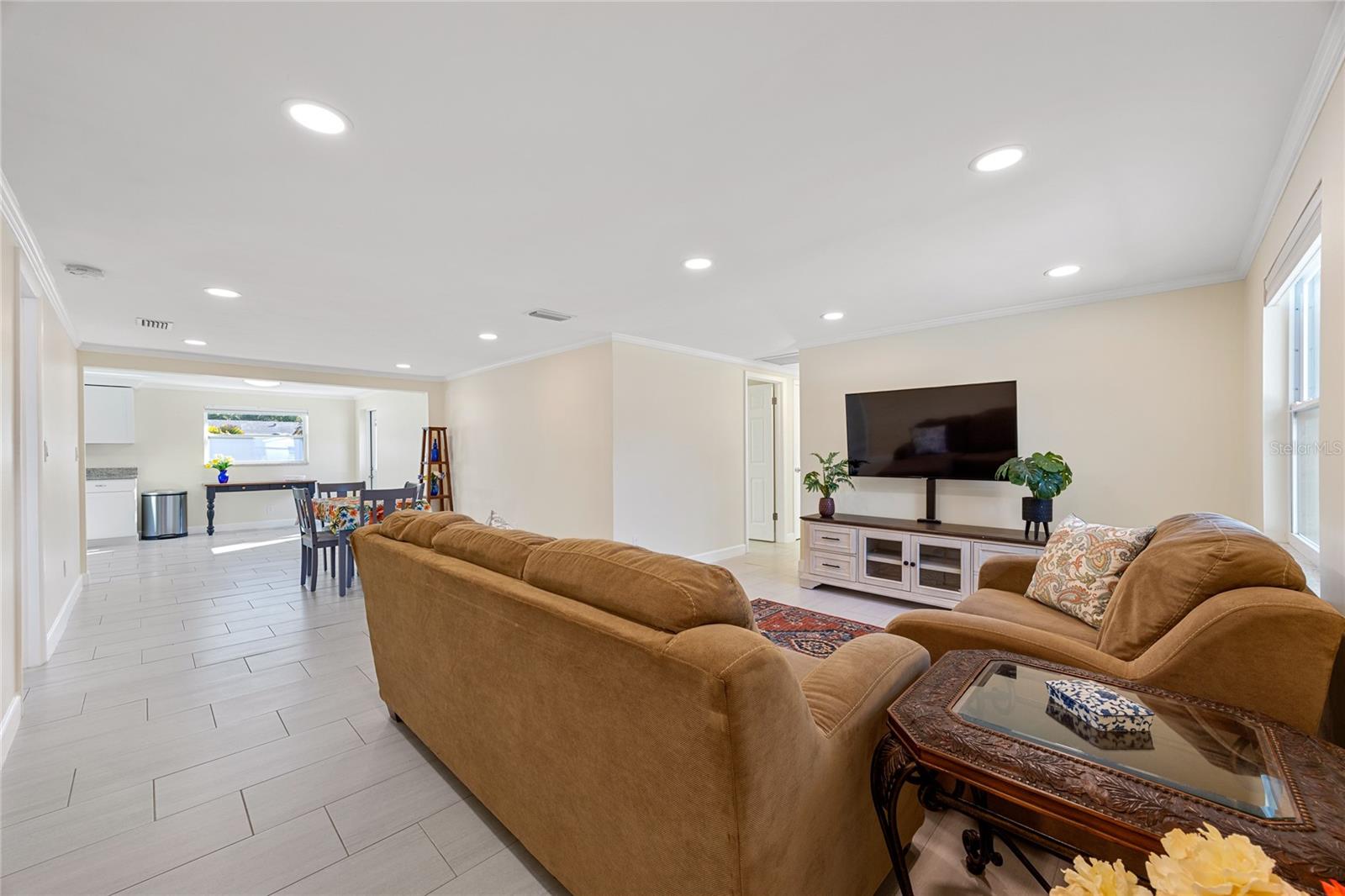 Listing photo id 0 for 9203 51st Street N