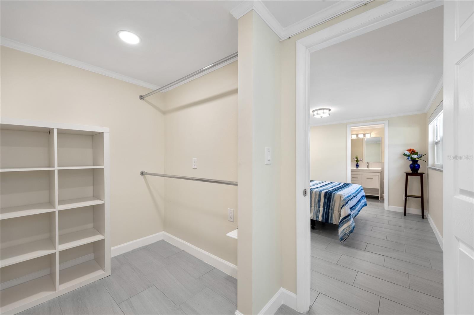 Listing photo id 19 for 9203 51st Street N