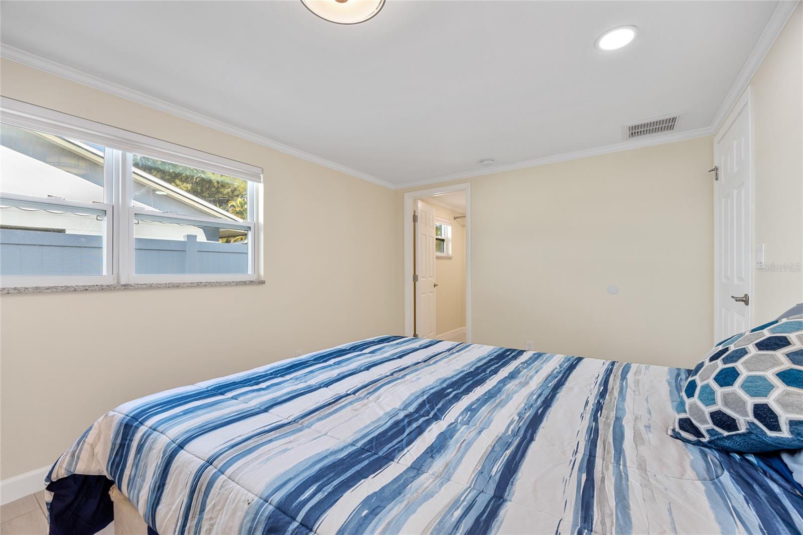 Listing photo id 20 for 9203 51st Street N