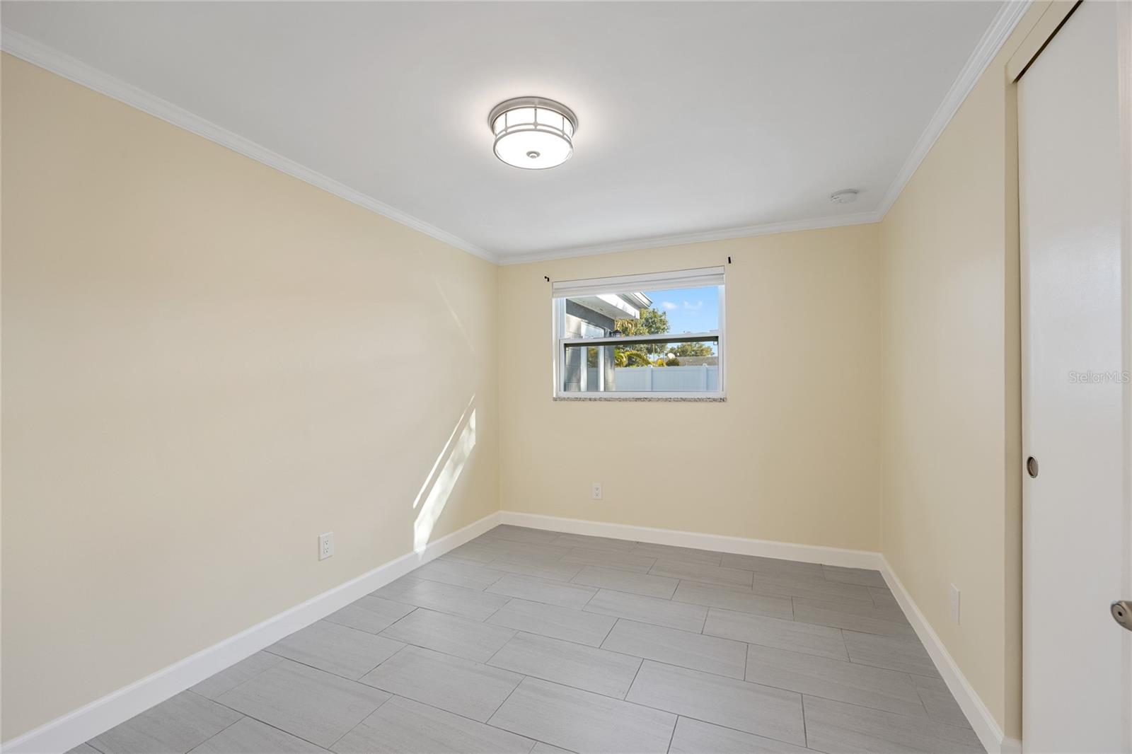 Listing photo id 22 for 9203 51st Street N